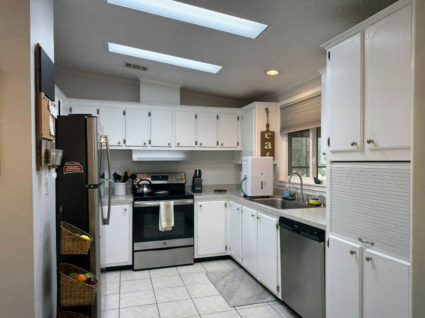 110 Jacaranda Terrace a Parrish, FL Mobile or Manufactured Home for Sale